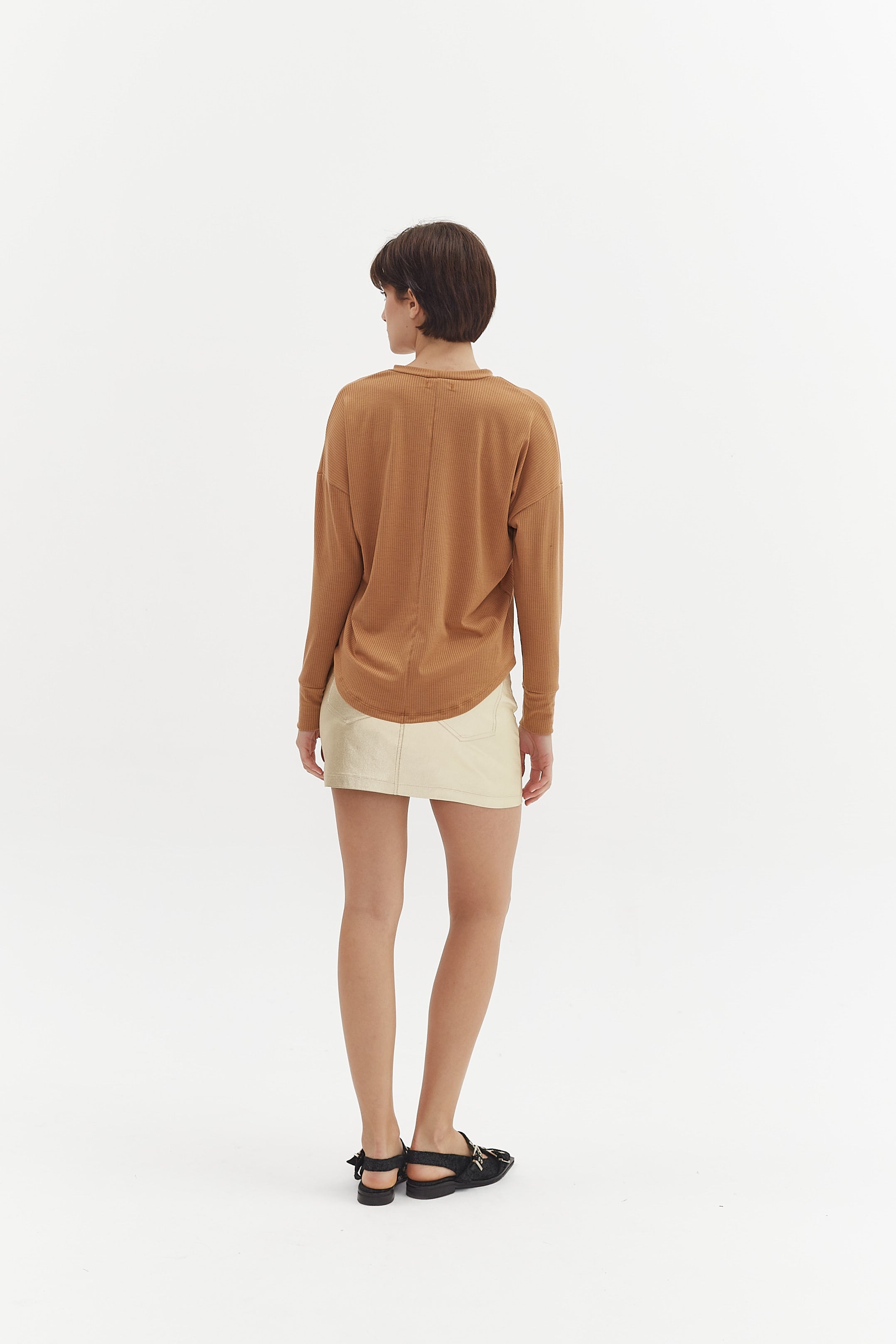 REMERA LEONORA