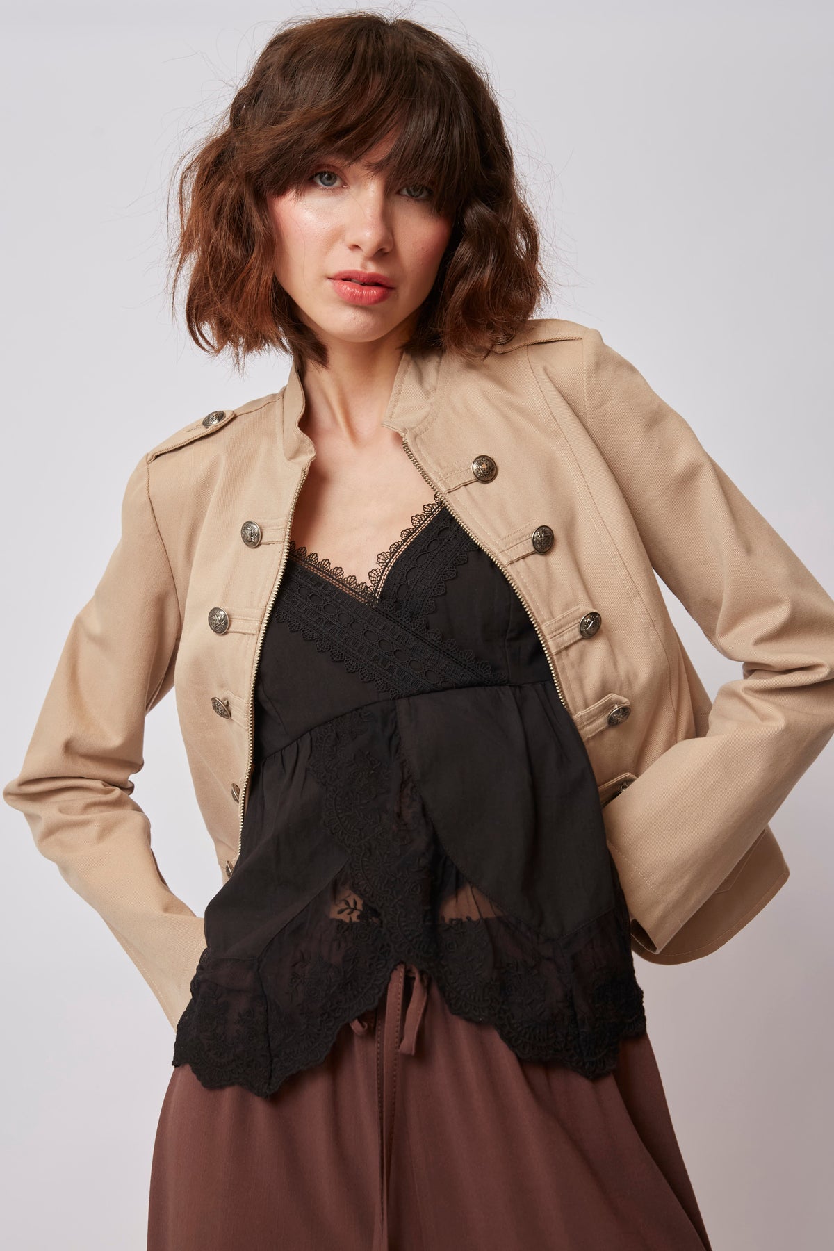 TOP LEONORA