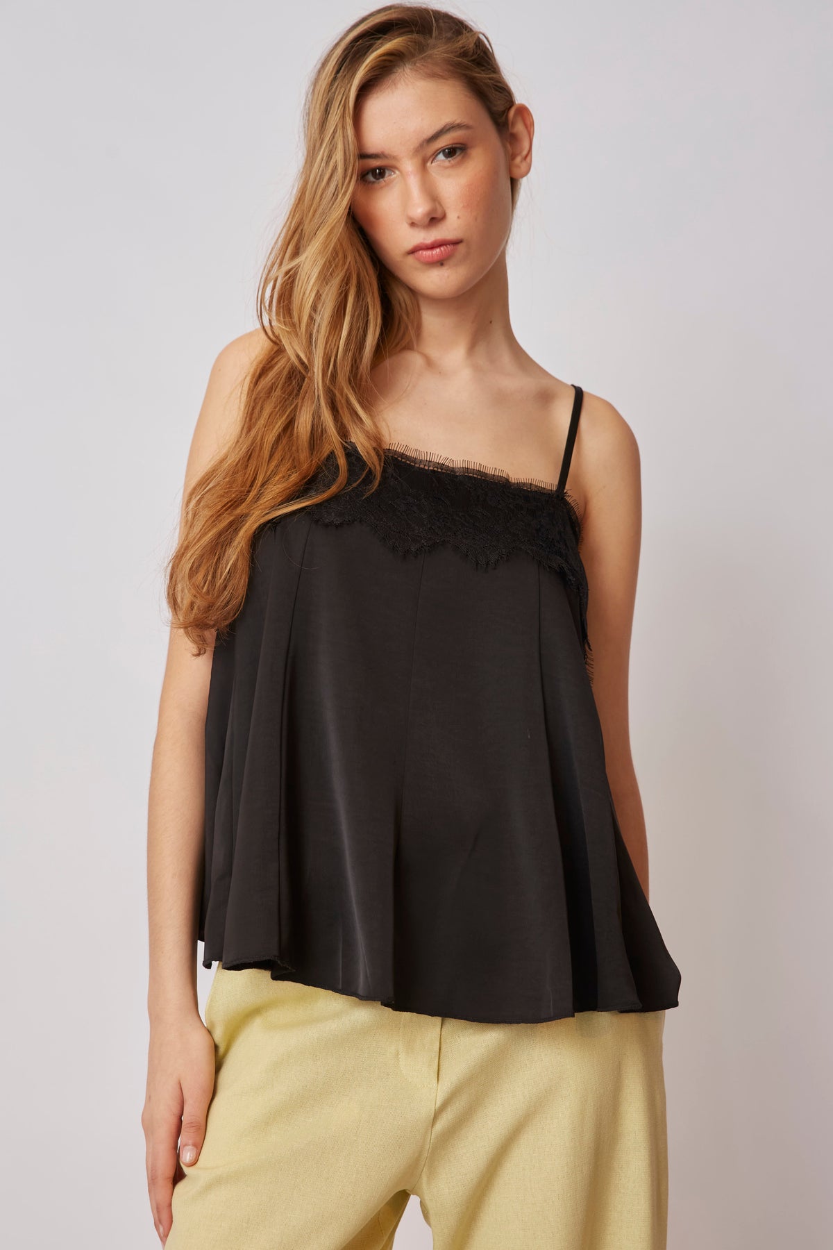 TOP AMELIA